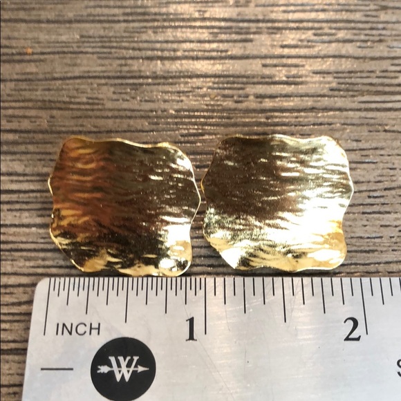 Vintage Hammered Textured Goldtone Clip Earrings - Picture 8 of 11